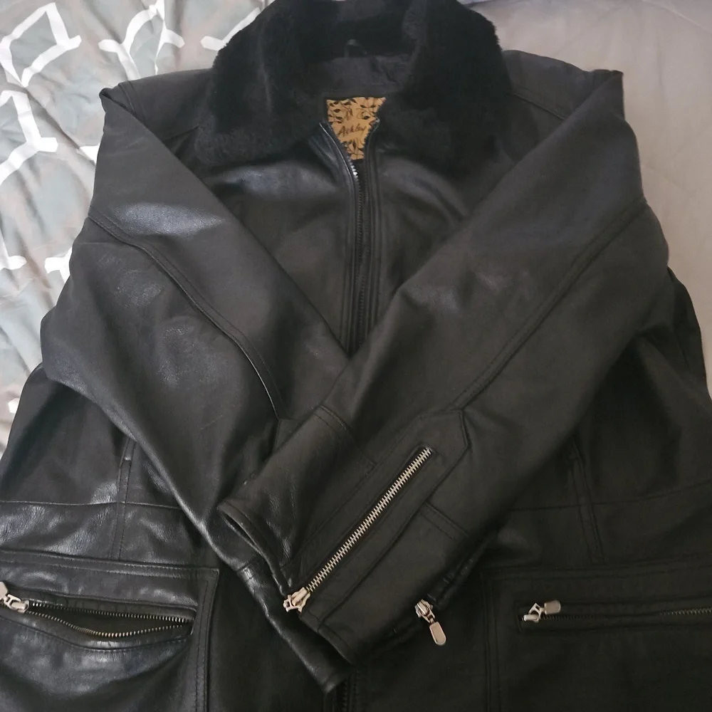 Leather jacket - Picture 2 of 10